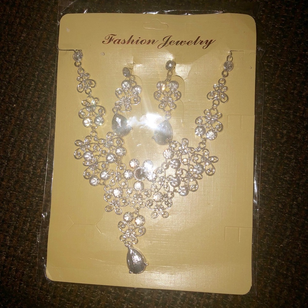 Necklace & Matching earrings set